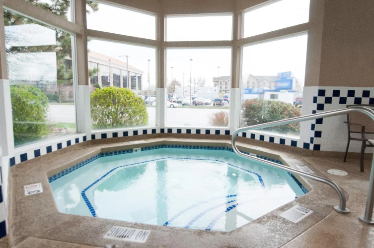 Crystal Inn Hotel & Suites photo 14