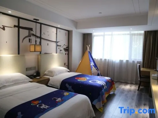 Standard Twin Family room