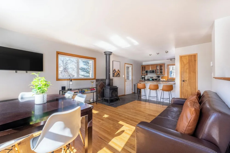 345 Rainbow Court
