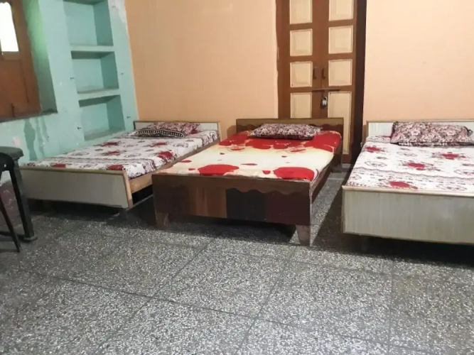 Laxmi Bhawan Dharamshala Mathura by Goroomgo