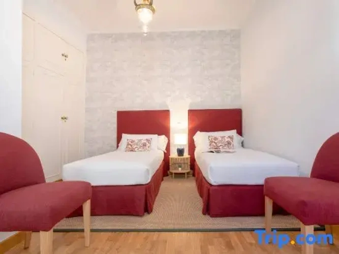 2 Bedrooms Apartment