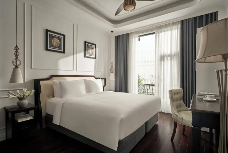 Nia Hotel