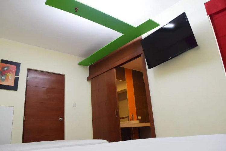 Hotel Colors Canada