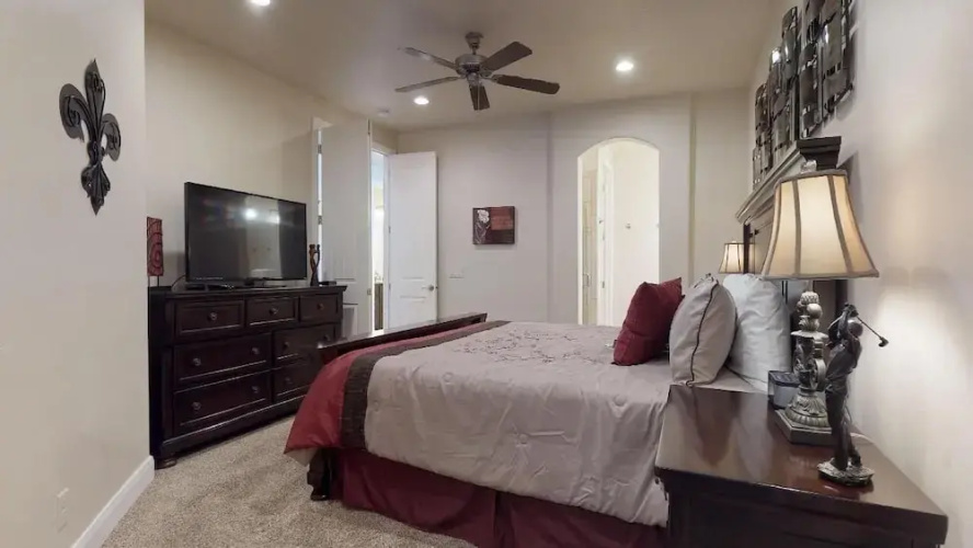 Southern Delight 3 Bedroom Apts by RedAwning