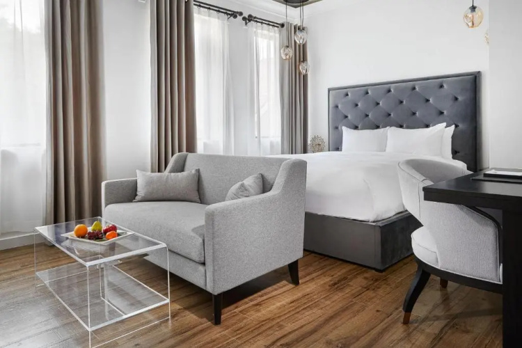 Mount Alverno Luxury Resorts