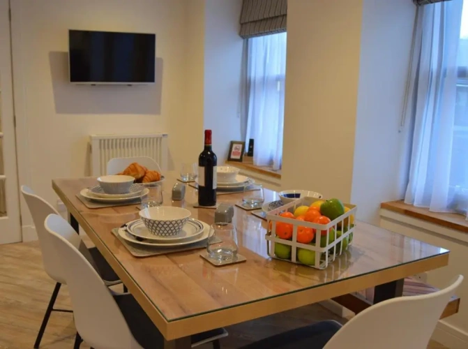 2 Bedrooms Apartment