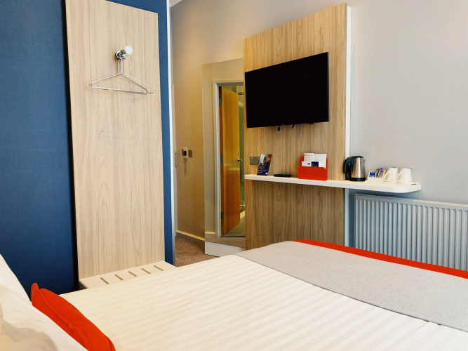 Holiday Inn Express London - Victoria photo 10