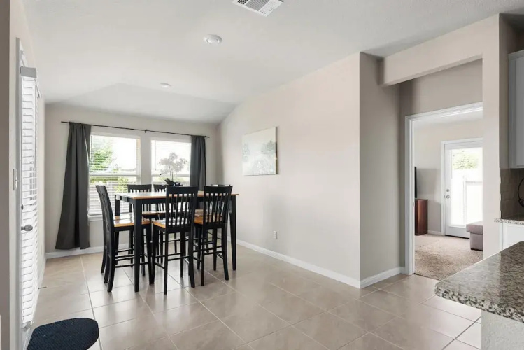 Charming 4BR Spacious Backyard in Hutto