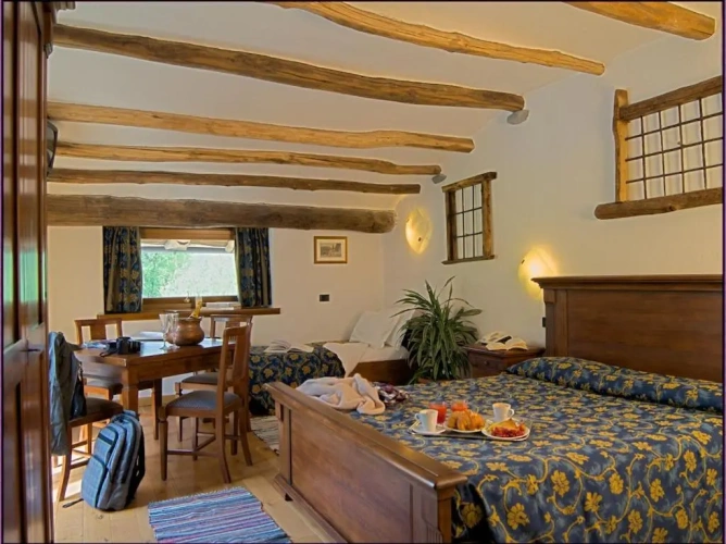 Standard Triple room