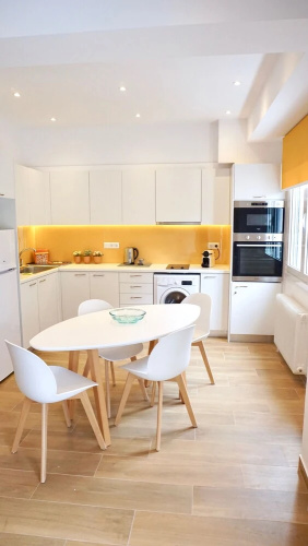 Warm & Spacious Apt in Athens