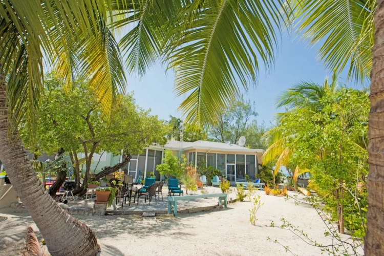 Rum Sands by Cayman Villas