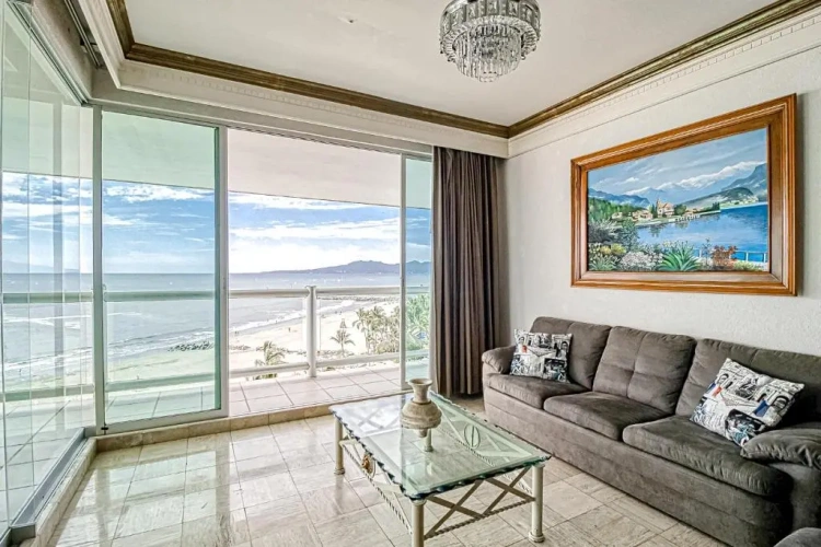 3 Bedrooms Apartment