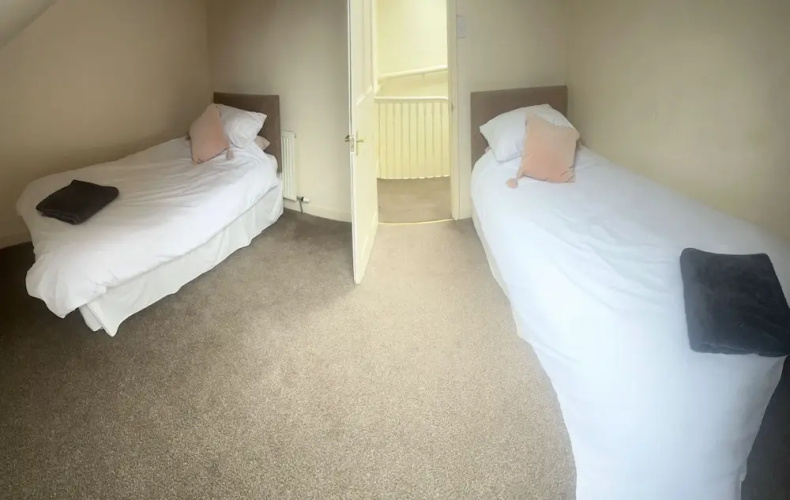 4-beds, Sleeps 8, Sea View & Pet Friendly
