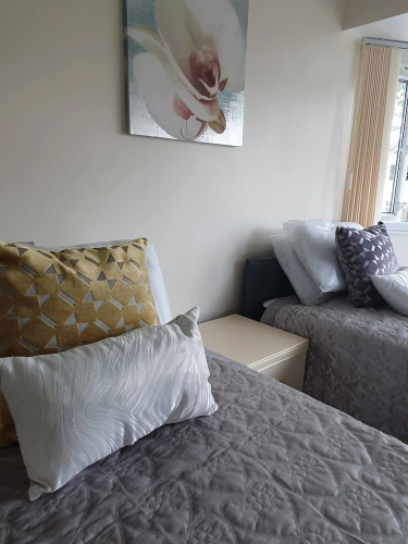 5-bed House With Separate Living Room
