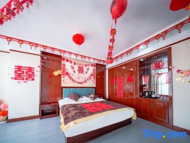 Standard Triple room with view
