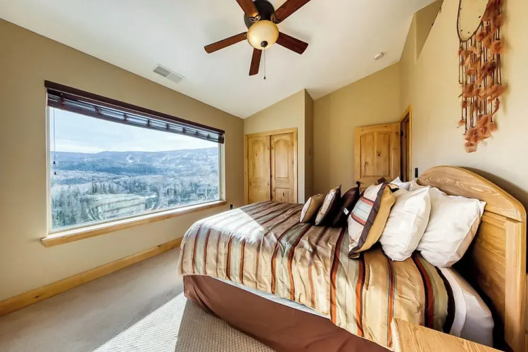 Cozy 4BR Mountain View Fireplace Deck