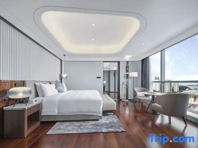 Family Suite with lake view