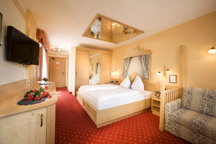 Superior Double room with balcony and with mountain view