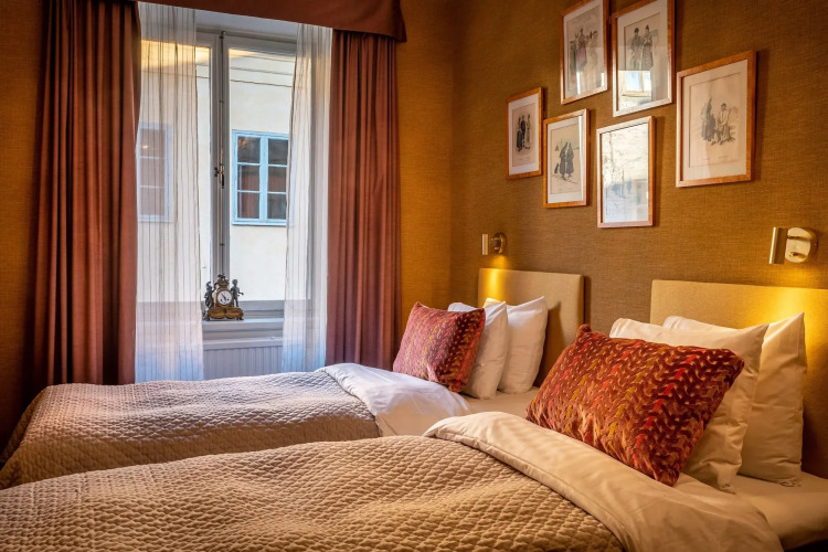 Lady Hamilton HotelOver view