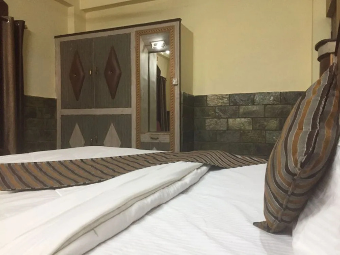 OYO 82578 Hotel Giridhar