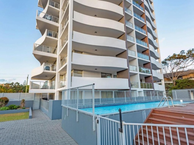 3 Bedrooms Apartment