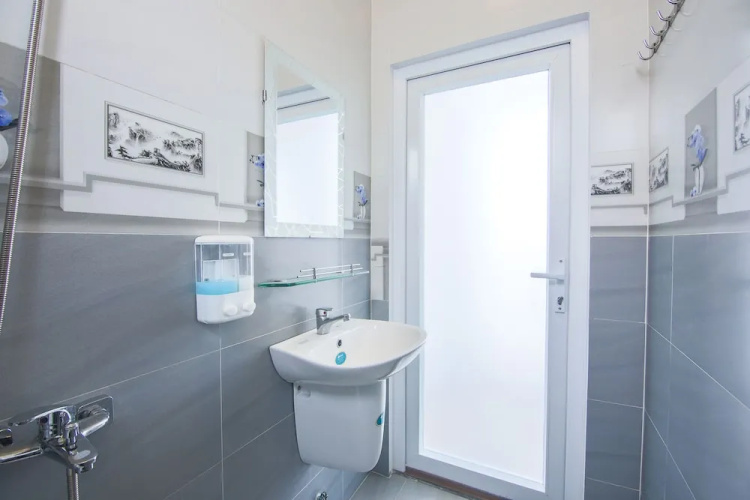 Thy Thy Hotel by OYO Rooms