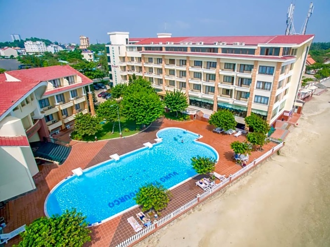Deluxe Triple room with balcony and with sea view