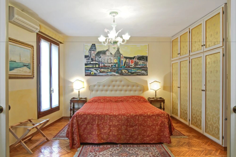 Fenice Apartments in Venice
