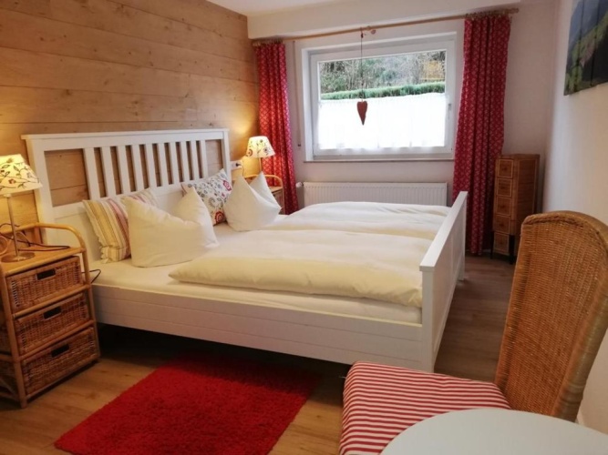 4 Bedrooms Cottage