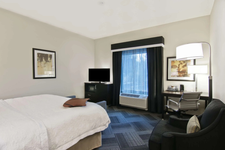 Hampton Inn & Suites Bellevue Downtown-Seattle