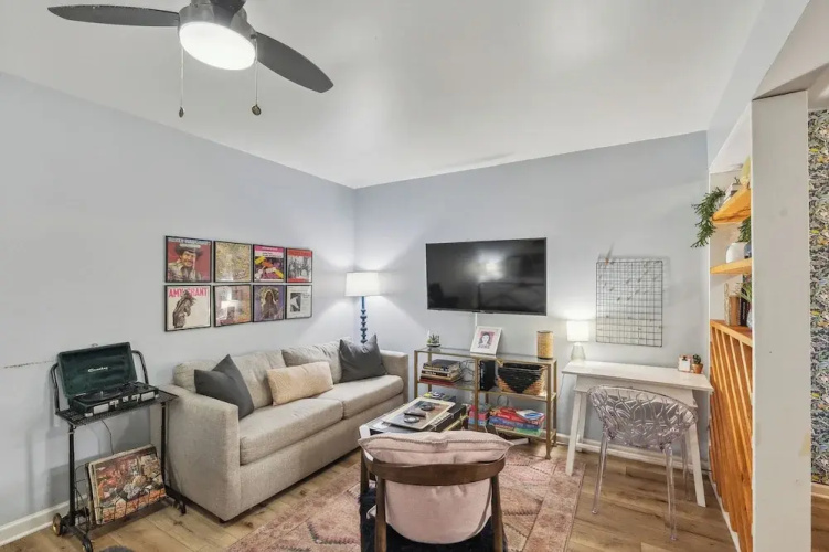 Trendy Studio for 4 w/ Community Pool!