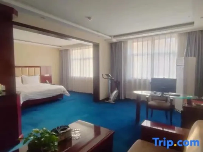 Deluxe Suite