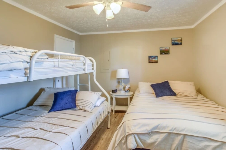 2 Bedrooms Cottage