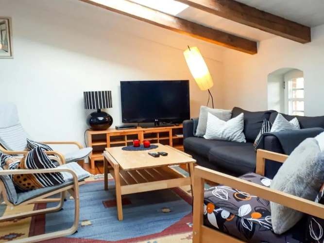3 Bedrooms Attic Apartment