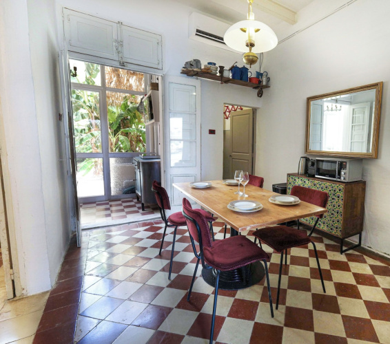 Classic 1BR Seafront Townhouse & Garden