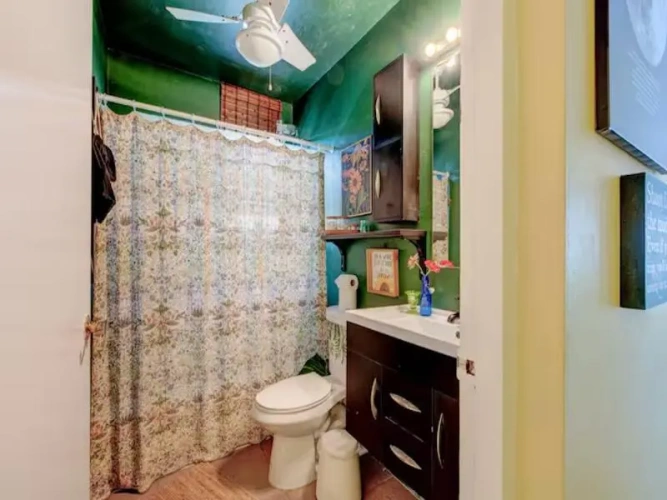 Comfort room