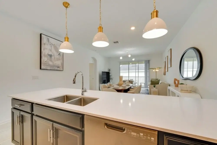 3 Bedrooms Apartment