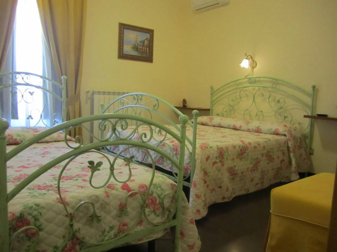Hostel H24