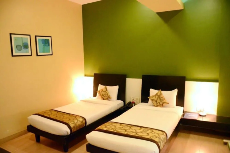 OYO 6002 Avezeekaa Corporate Residency