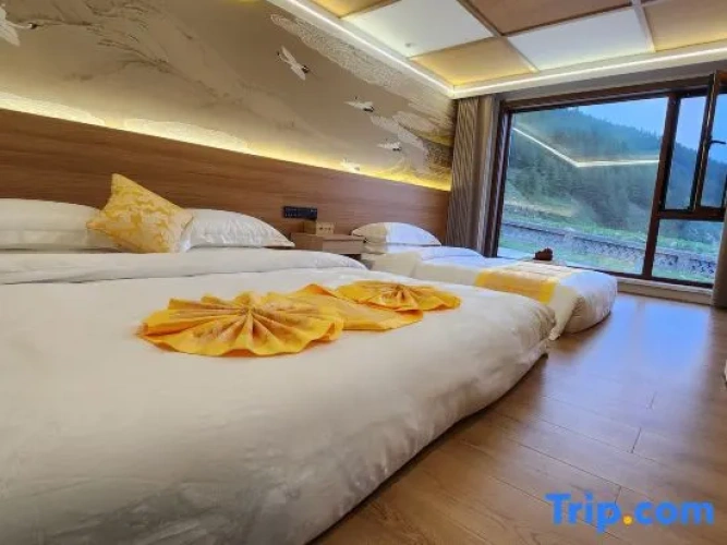 Deluxe Family Suite
