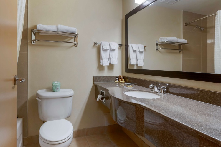 Best Western Plus Burlington Inn & Suites photo 10