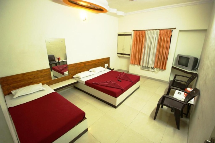 Standard Triple room
