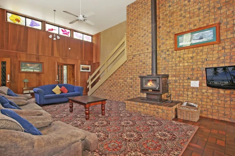 5 Bedrooms Cottage