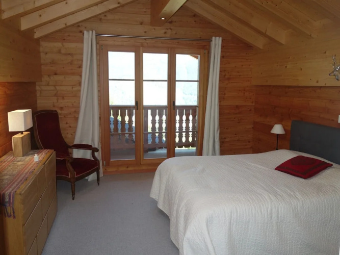 Chalet in Les Masses With ski Storage