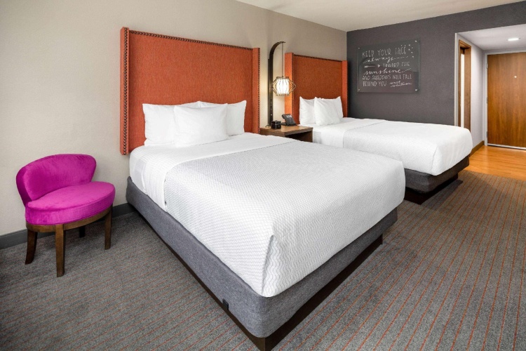 Quadruple room with city view