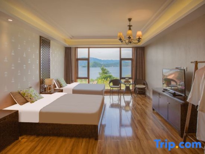 Deluxe Twin room with lake view