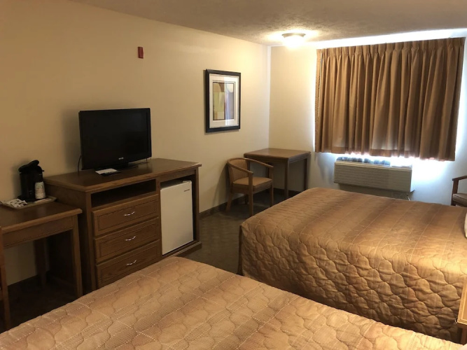 Shenandoah Inn & Suites