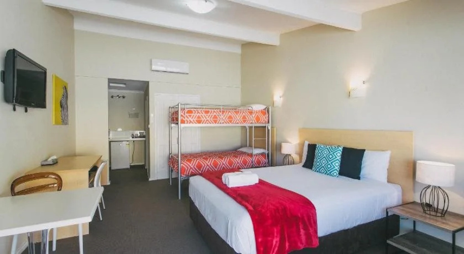 Six Degrees Motel