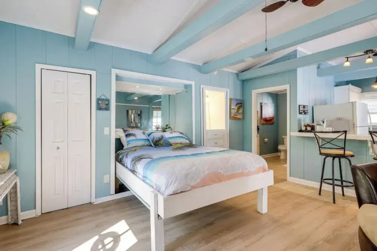 4 Mi to Downtown Chattanooga: Vibrant Studio