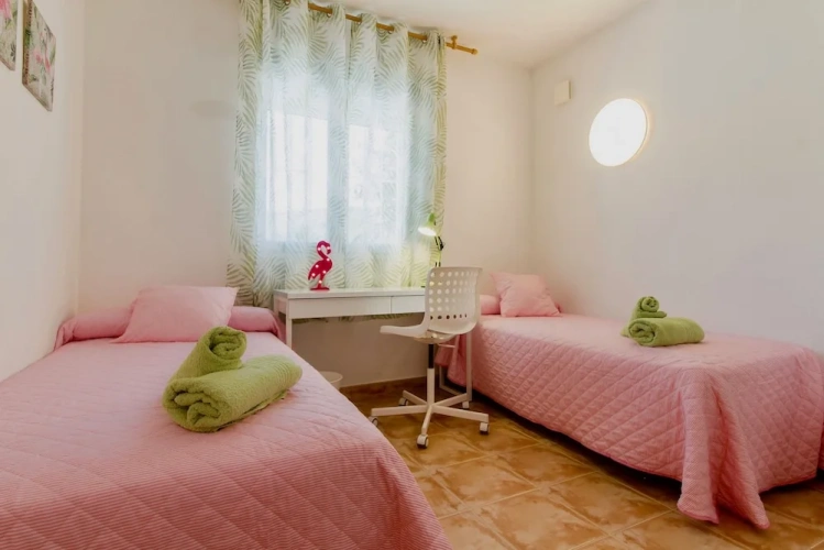 2 Bedrooms Apartment with mountain view